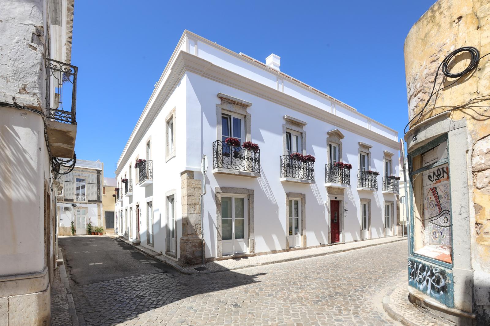 Casa Amor Olhão: reabilitação com identidade